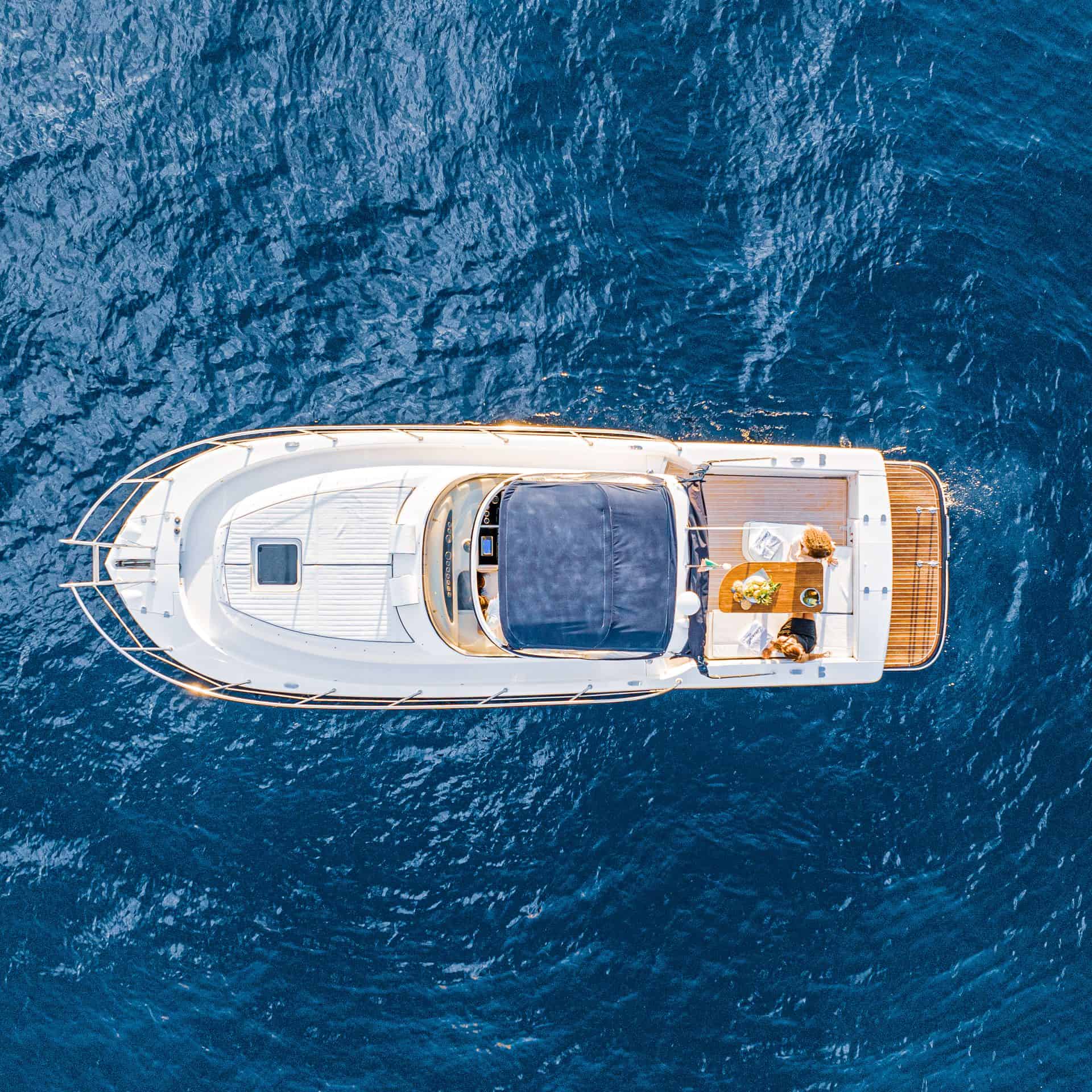 Bimax Genesi 930 — private boat charter