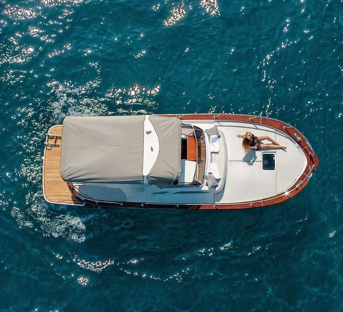 Gozzo Sparviero 28 — private boat charter